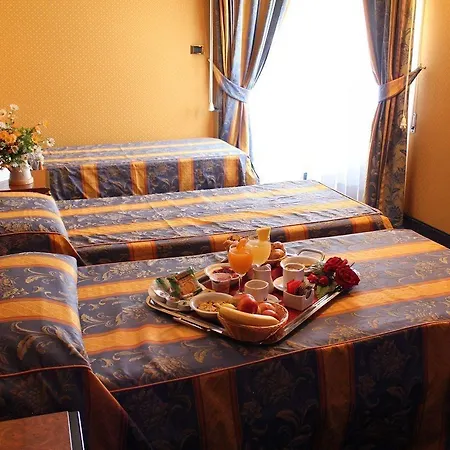 ホテル Grand Dei Cesari 4*