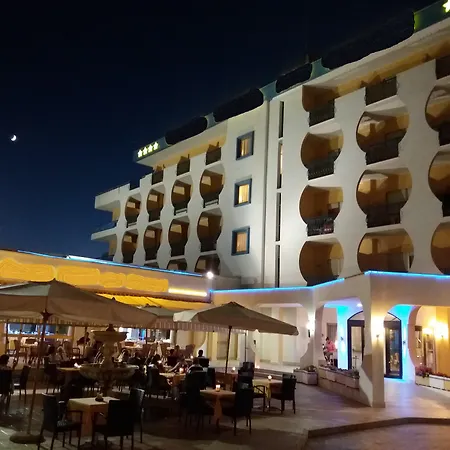 Hotel Grand Dei Cesari 4*
