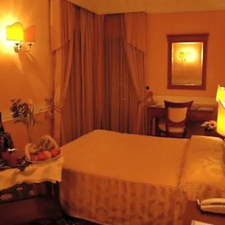 Hotel Grand Dei Cesari 4*