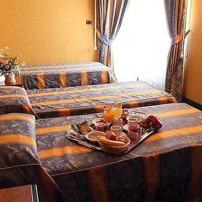 Hotel Grand Dei Cesari 4*