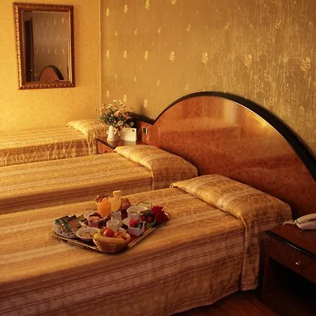 Hotel Grand Dei Cesari 4*